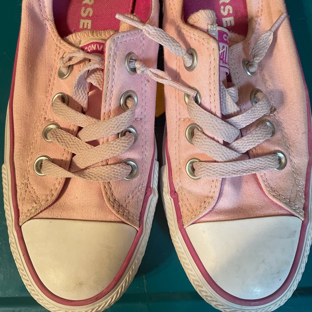 Pink Converse Shorelines 7.5 EUC! Slip on!